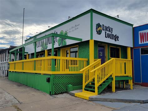 Lucky Lounge .